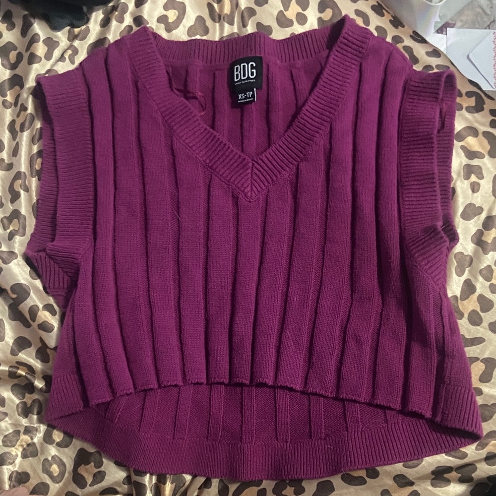 BDG magenta ribbed sweater vest (s: XS)